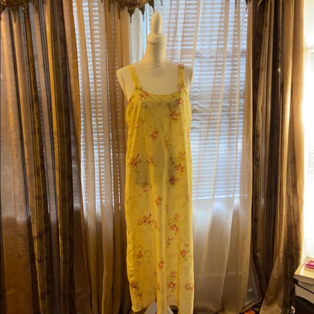 Yellow floral print nightgown - Picture 3 of 6